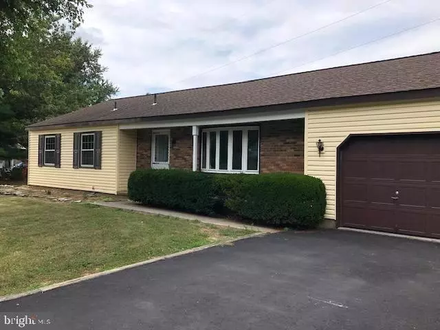 Elmer, NJ 08318,8 MAPLE RD