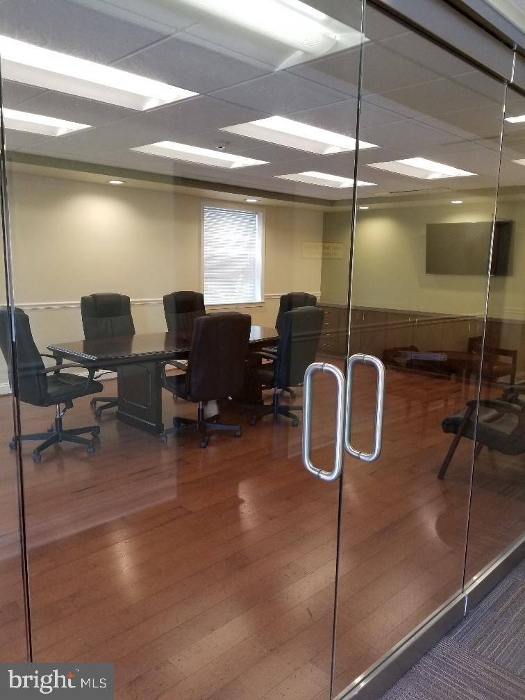 4101 CHAIN BRIDGE RD #SMALL SUITES, Fairfax, VA 22030