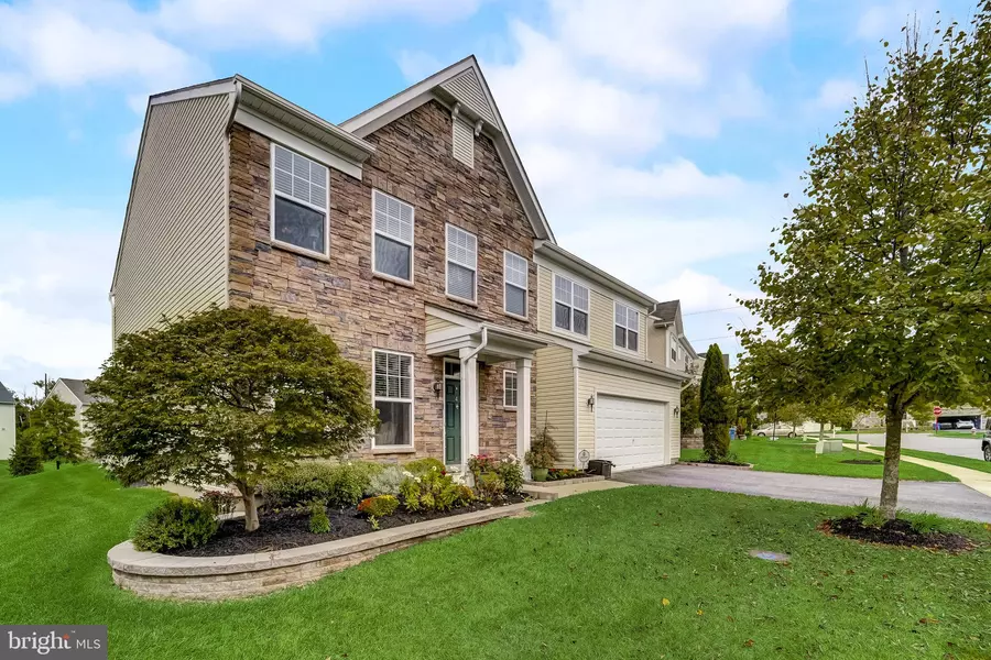 4 FLAGSTONE DR, Monroe Township, NJ 08831