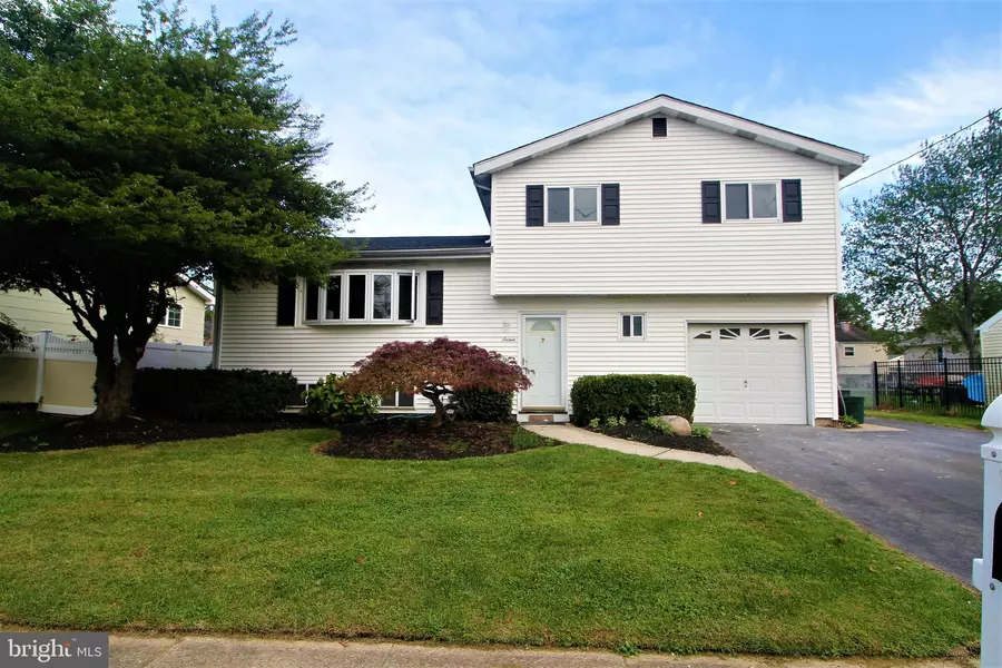 16 VISTA RD, Hamilton, NJ 08690