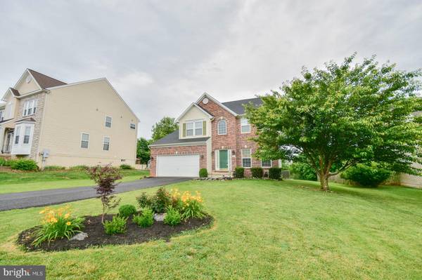 18 CORVAIR LN, Inwood, WV 25428