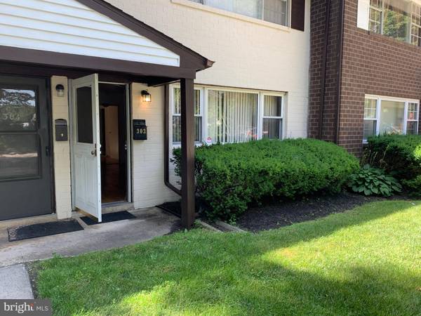 810 N FORKLANDING RD #303, Maple Shade, NJ 08052