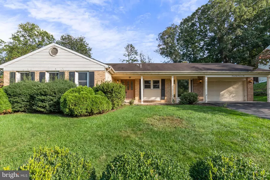 9805 MEADOW KNOLL, Vienna, VA 22181