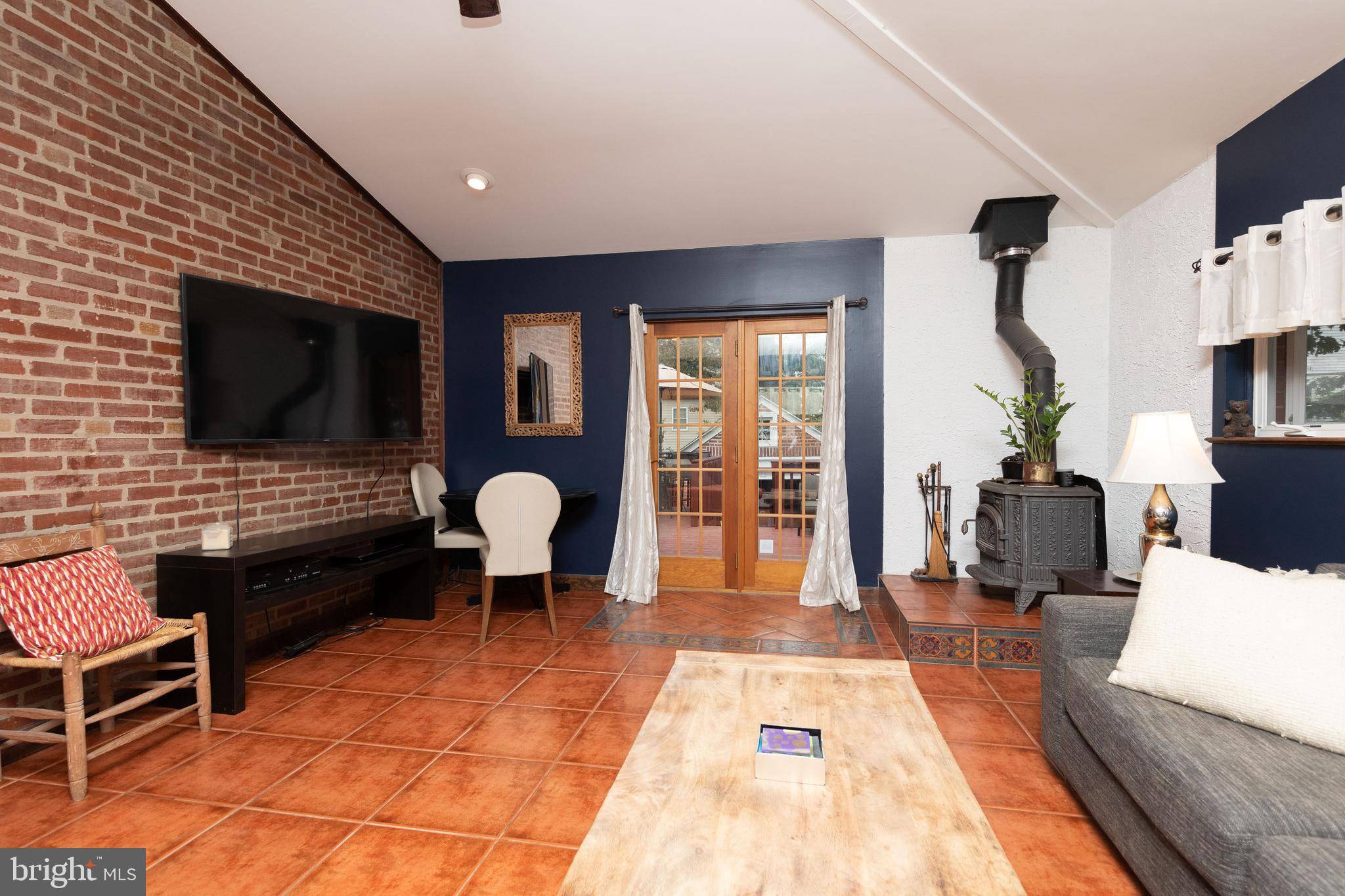Philadelphia, PA 19128,604 CRESTVIEW RD