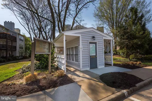 Oakton, VA 22124,10089 OAKTON TERRACE RD #89