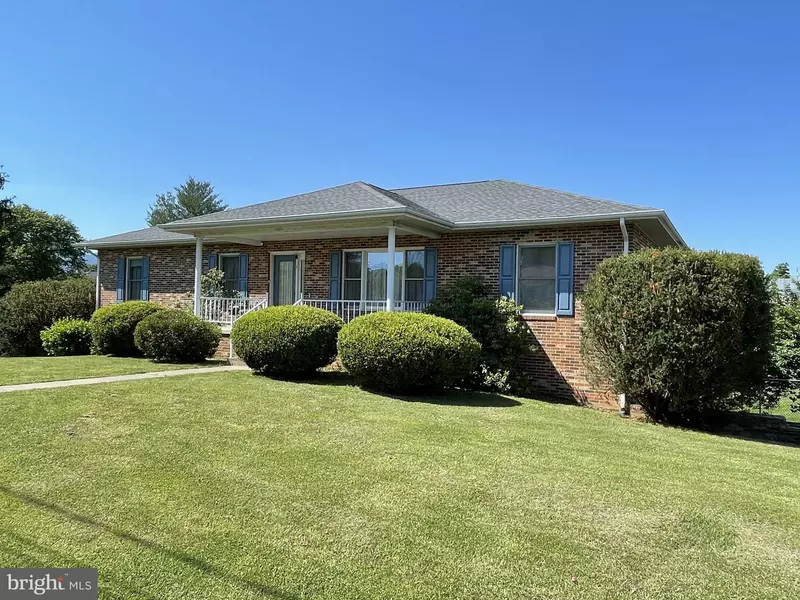 2 OAK CREST DR, Luray, VA 22835