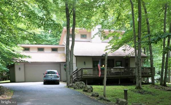 130 MOUNTAIN VIEW DR, Pocono Lake, PA 18347