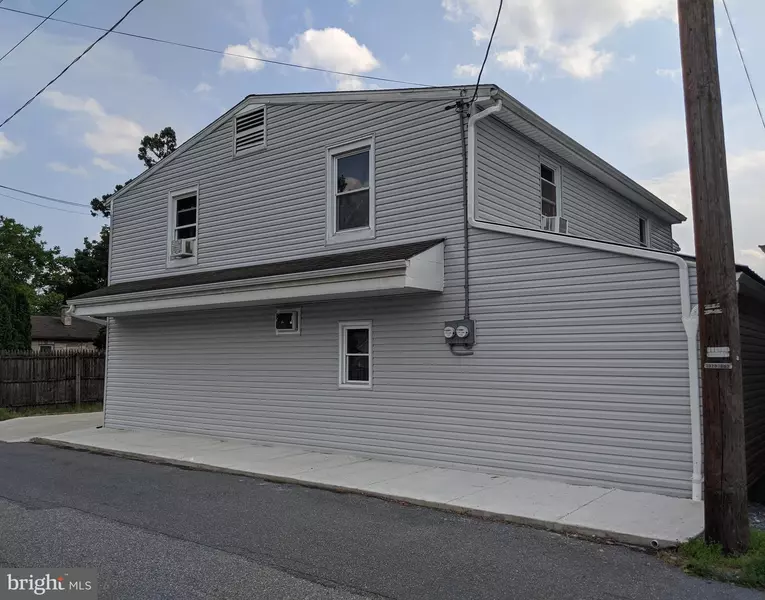 72 N WOLF ST, Manheim, PA 17545