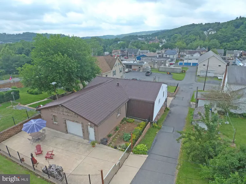 114 CHESTNUT ST, Slatington, PA 18080