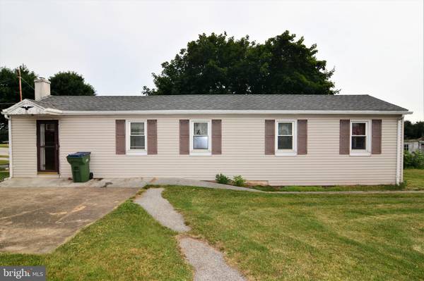 239 N MAIN ST, Jacobus, PA 17407