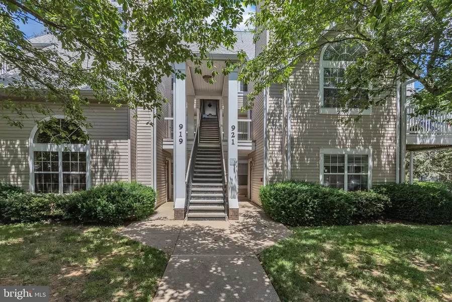 919 HILLSIDE LAKE TER #313, Gaithersburg, MD 20878