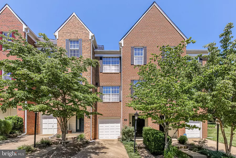 2102 DOMINION HEIGHTS CT, Falls Church, VA 22043