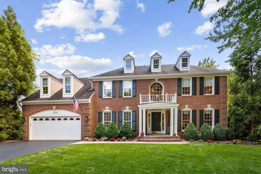 2219 LAKESHIRE DR, Alexandria, VA 22308