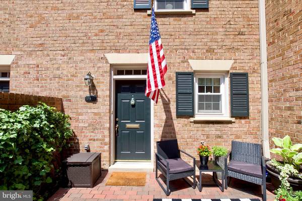 947 N PITT ST, Alexandria, VA 22314