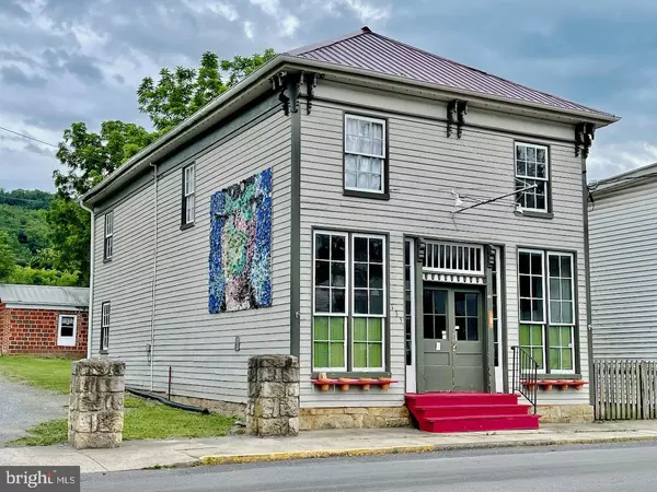 135 W MAIN ST, Wardensville, WV 26851