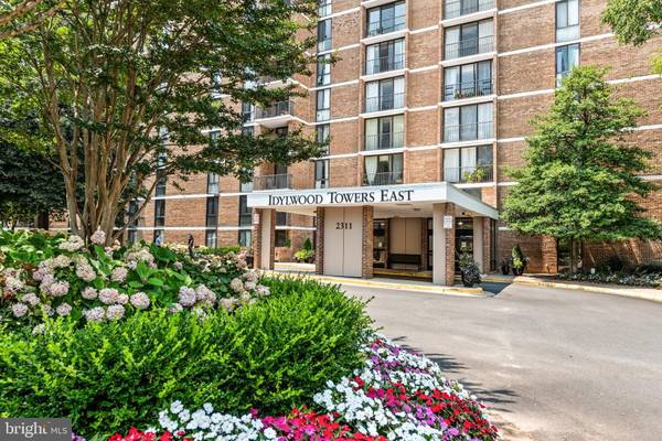 2311 PIMMIT DR #1416, Falls Church, VA 22043