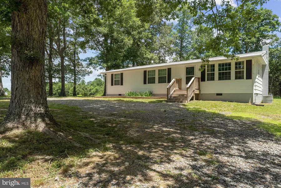 13202 MOUNT LANDING RD, Tappahannock, VA 22560