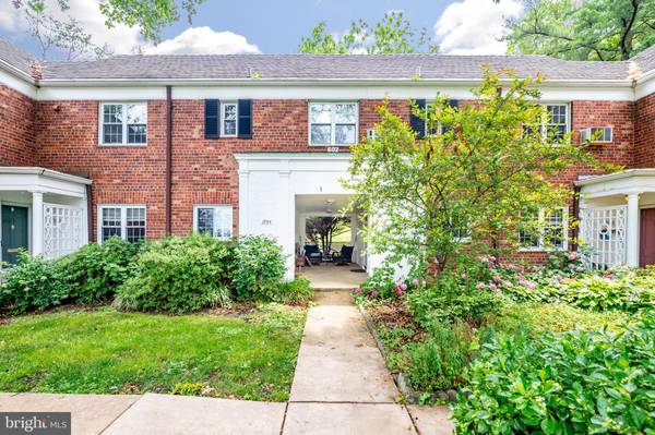 1004 VALLEY DR, Alexandria, VA 22302