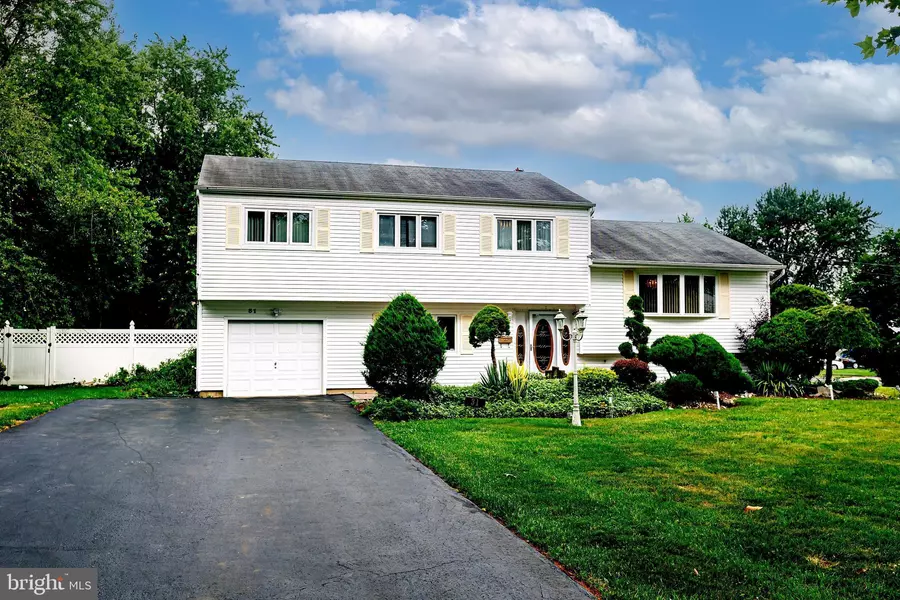 31 CORNELL PL, Englishtown, NJ 07726