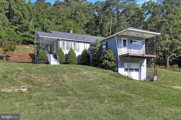 230 NEW HOPE RD, Berkeley Springs, WV 25411