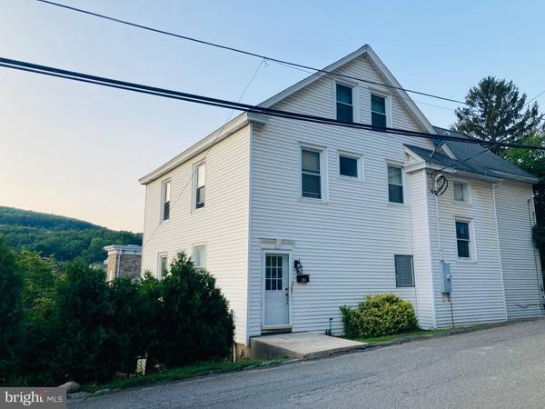 301 W COTTAGE AVE, Tamaqua, PA 18252