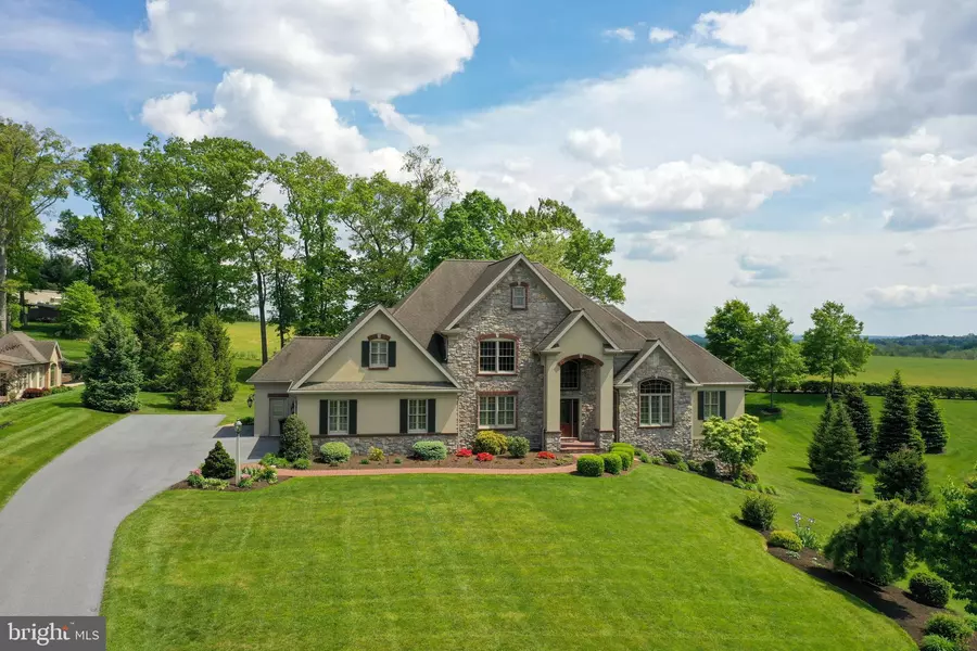 81 AUTUMN LEAF LN, Manheim, PA 17545