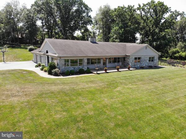 121 EBERSOLE RD, Ephrata, PA 17522