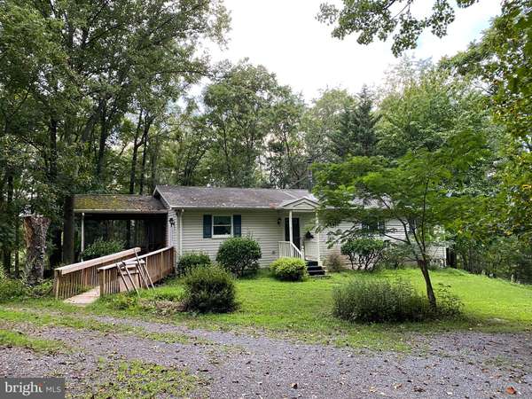 430 HACKAMORE LN, Berkeley Springs, WV 25411