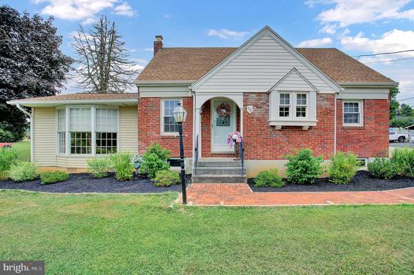 98 W HANOVER ST, Spring Grove, PA 17362