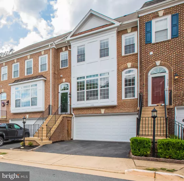 5726 GOVERNORS POND CIR, Alexandria, VA 22310