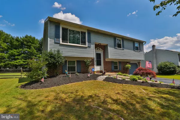 1822 PICCADILLY CIR, Allentown, PA 18103