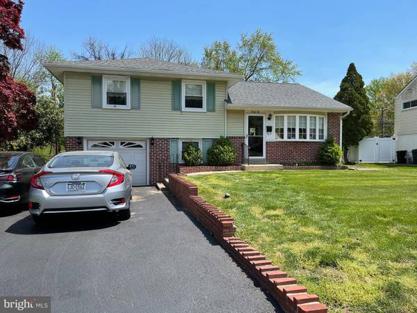 42 DORSET DR, Broomall, PA 19008