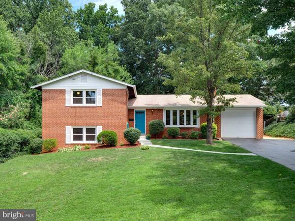 Annandale, VA 22003,3917 FOREST GROVE DR