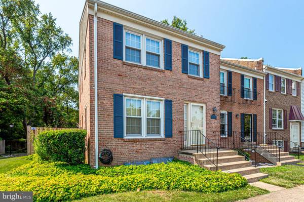 2601 WINDBREAK DR, Alexandria, VA 22306