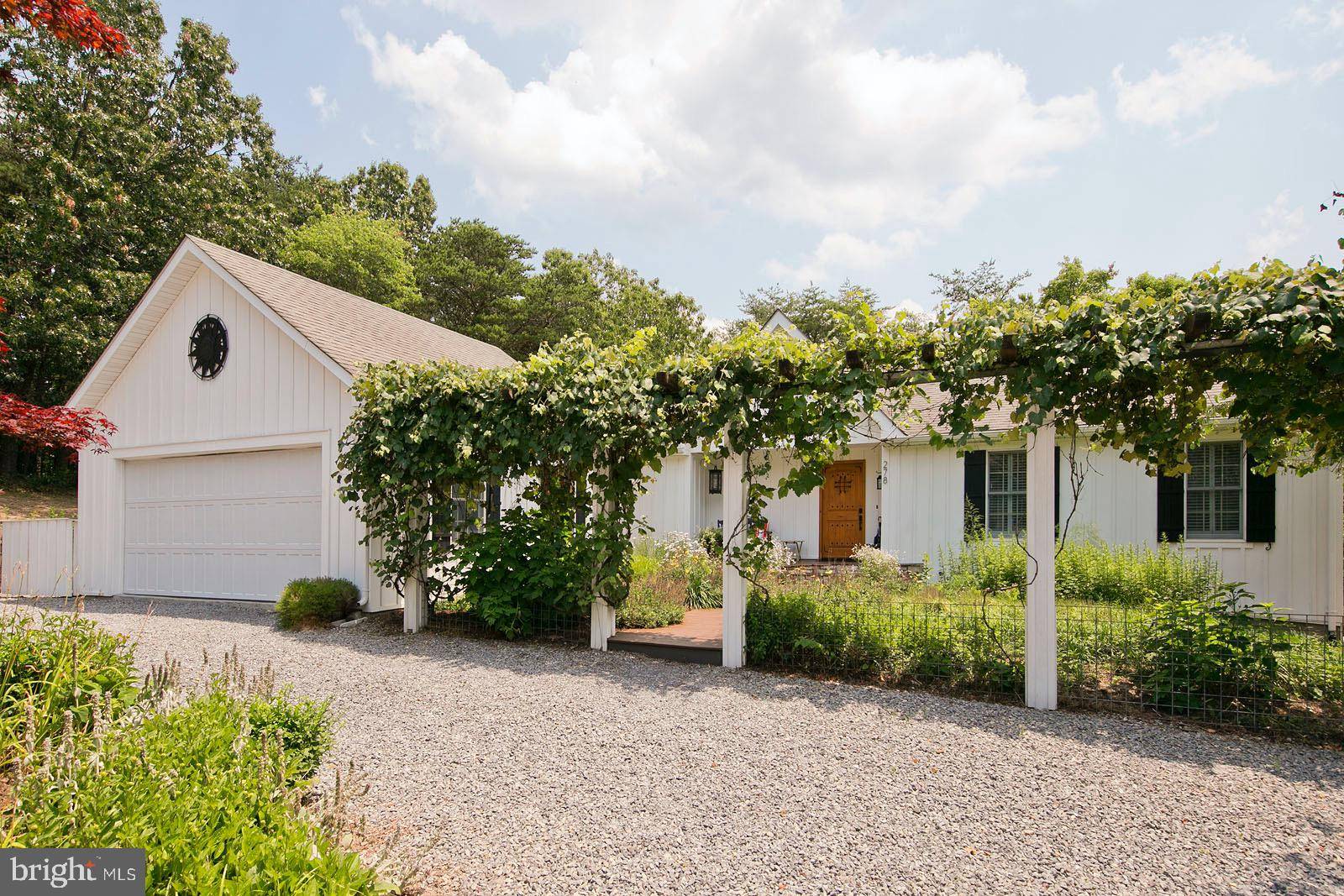 Cross Junction, VA 22625,278 AKERN LN
