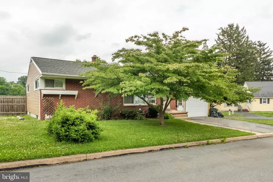 411 E NEW ST, Mountville, PA 17554