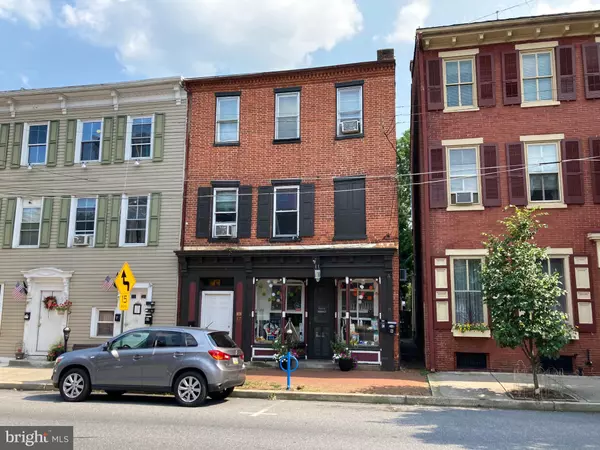 17 W MARKET ST, Marietta, PA 17547