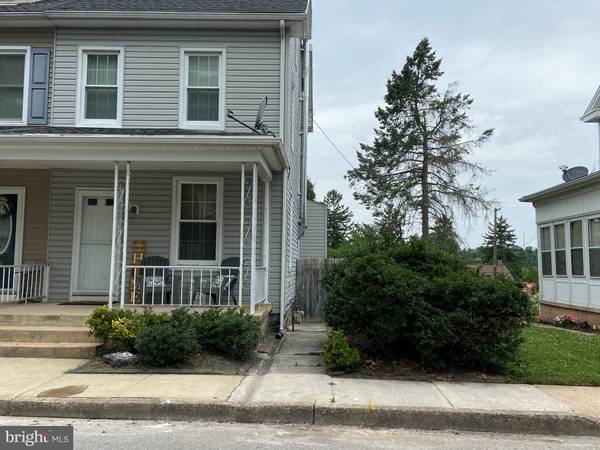 106 N 2ND ST, Mount Wolf, PA 17347