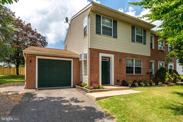 1588 MANOR BLVD, Lancaster, PA 17603