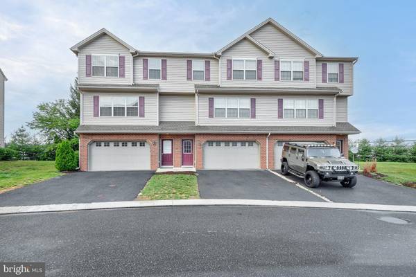 6458 CREEKBEND DR, Mechanicsburg, PA 17050