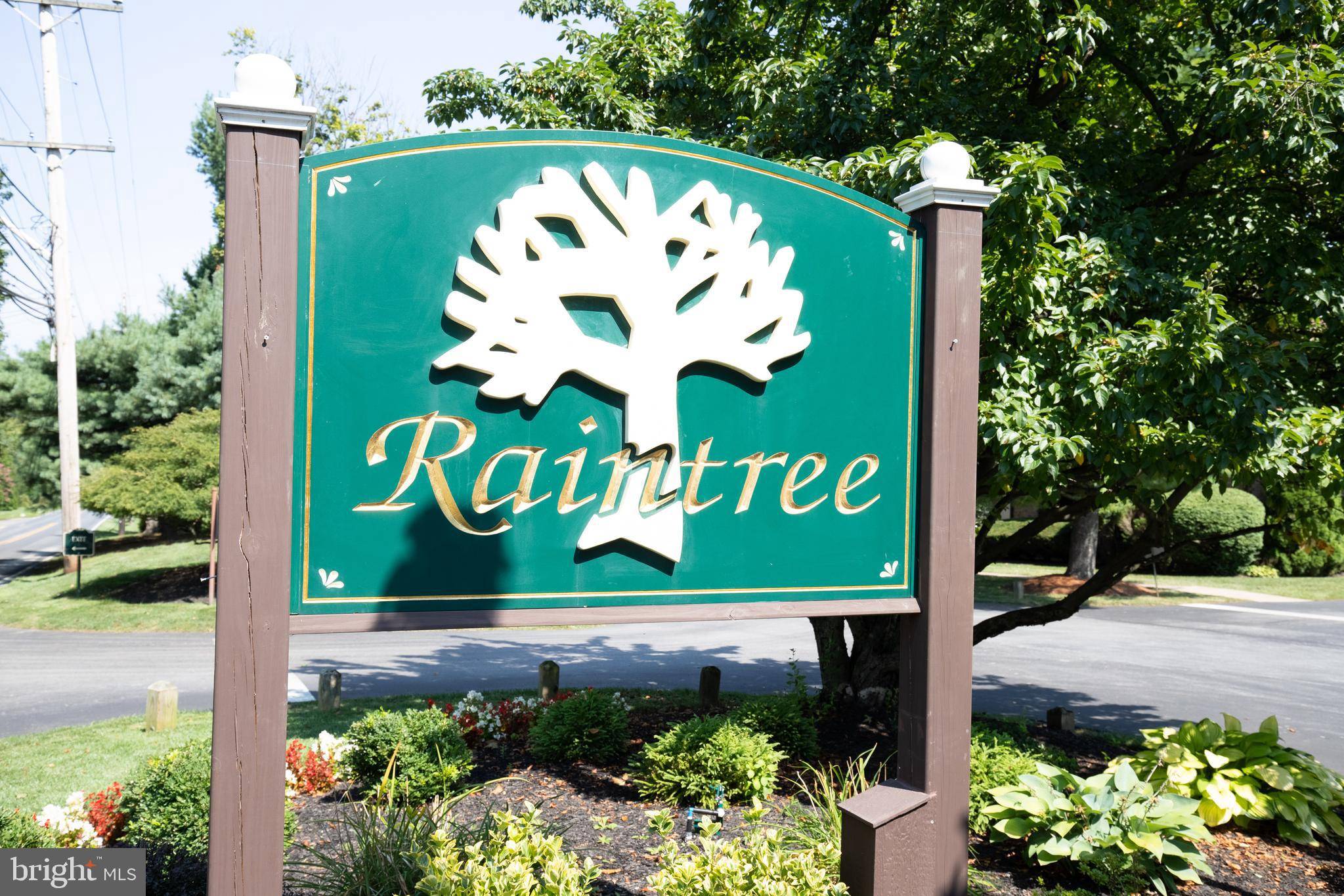 806 RAINTREE LN, Malvern, PA 19355