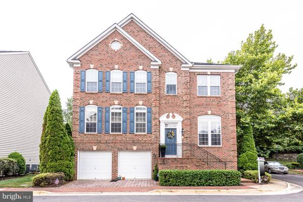 7033 STONE INLET DR, Fort Belvoir, VA 22060