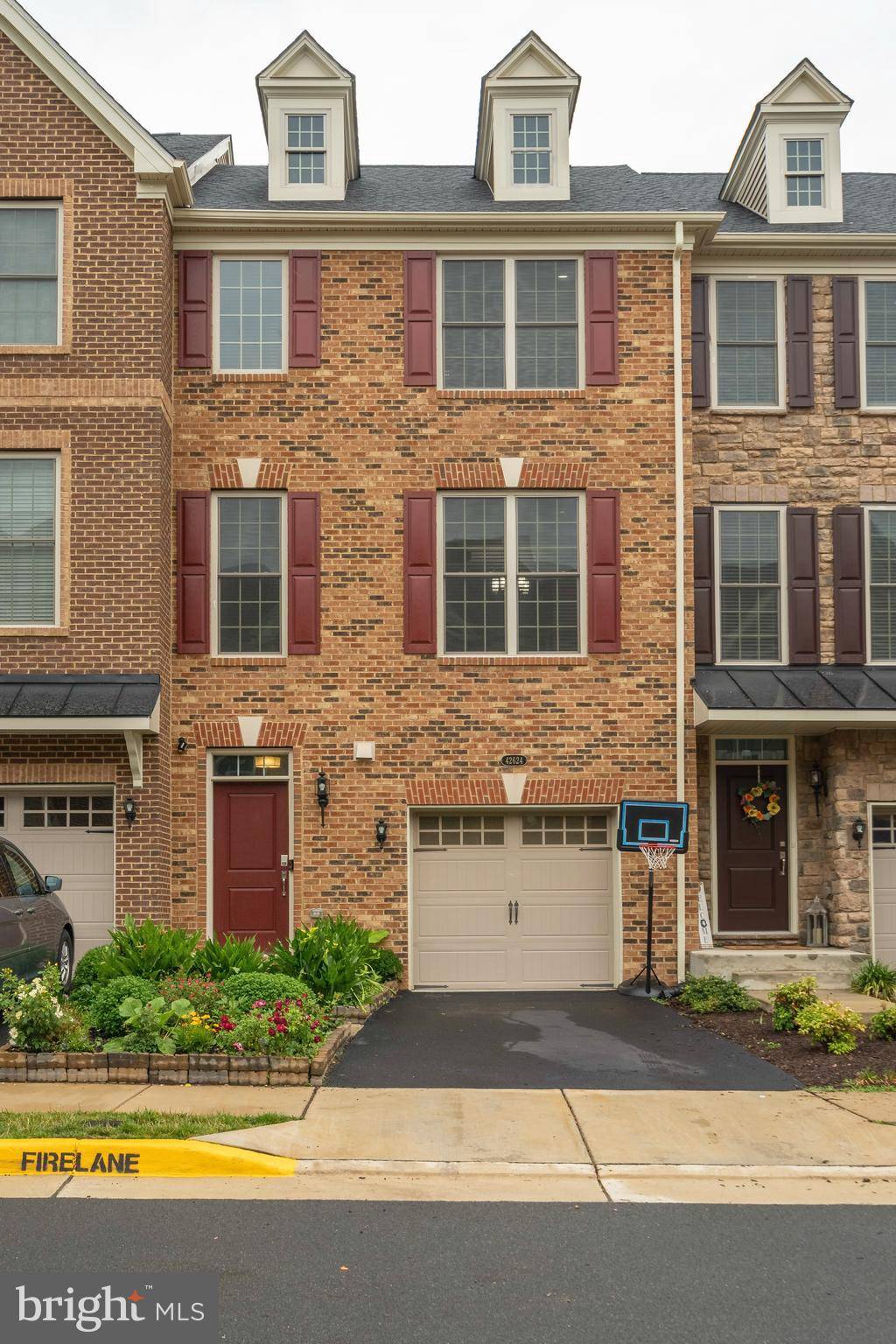 Chantilly, VA 20152,42624 LISBURN CHASE TER