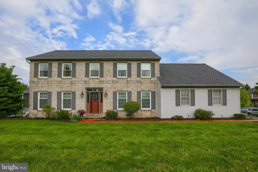 349 N FARM DR, Lititz, PA 17543