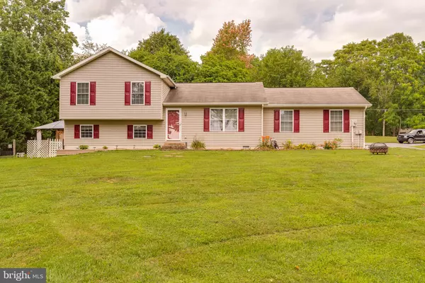 43 CANAL RD, Falling Waters, WV 25419