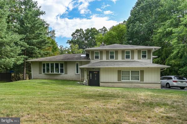 912 CREST RD, Lansdale, PA 19446