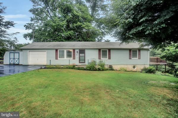 15 BARLOW DR, East Berlin, PA 17316