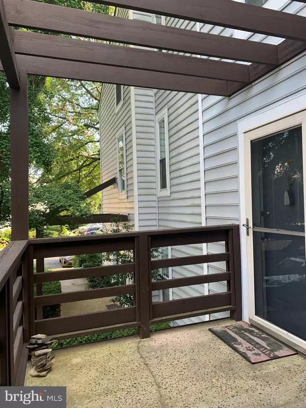 Oakton, VA 22124,10015 OAKTON TERRACE RD #10015