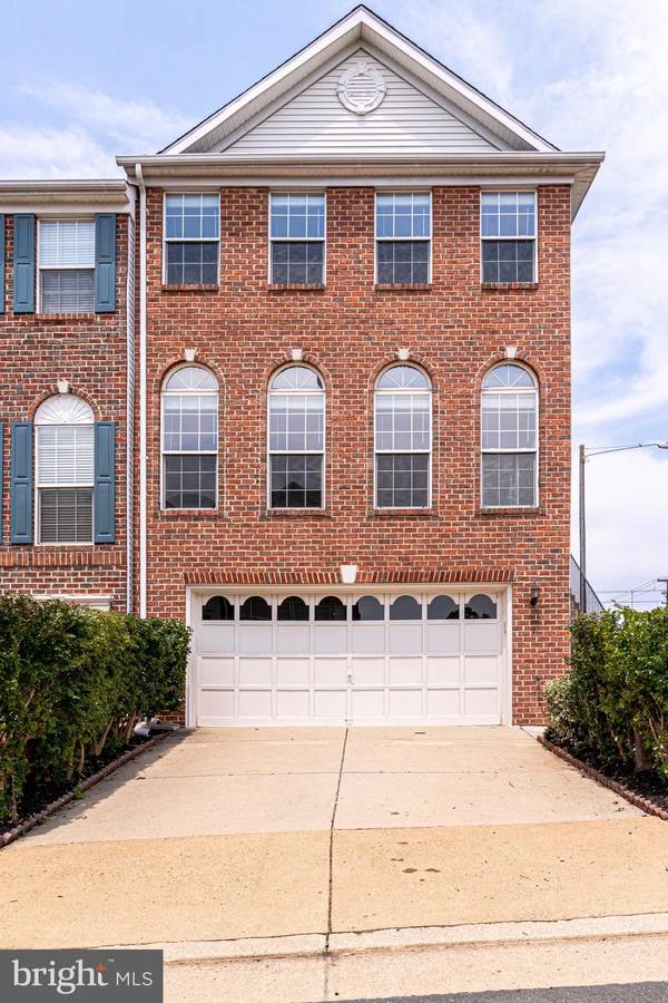 6350 REGAL OAK DR, Springfield, VA 22152