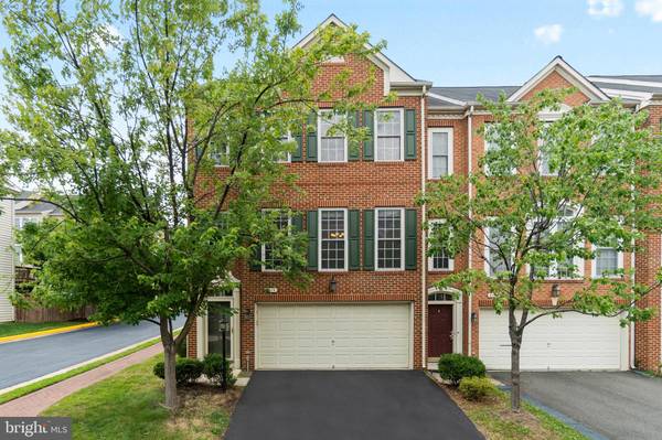 8015 SAMUEL WALLIS ST, Lorton, VA 22079